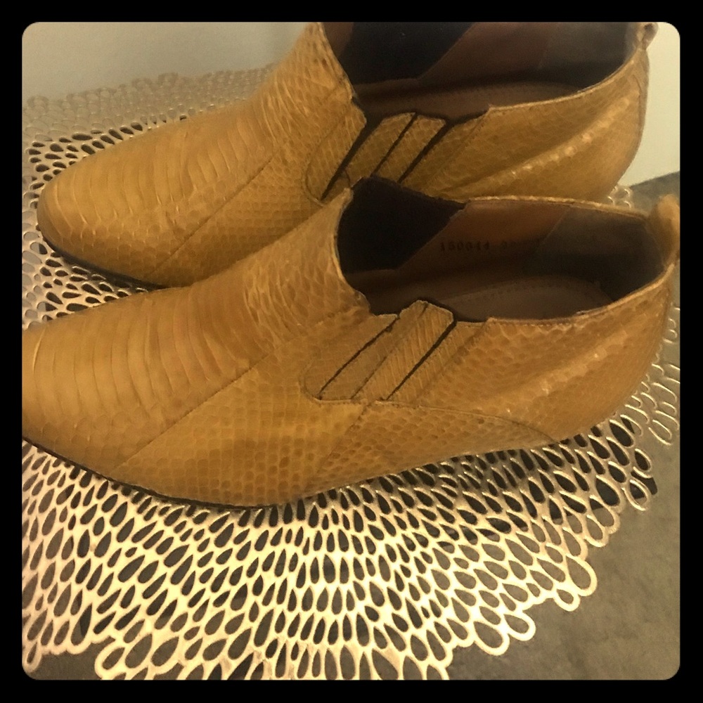 Vintage Giorgio Brutini snakeskin ankle boots.